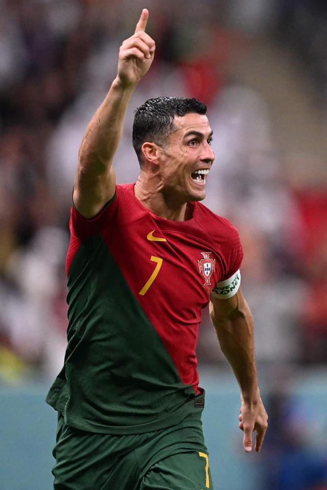 达成巴萨一线队百场里程碑，费尔明获赠纪念球衣（费尔明达成巴萨一线队第100场，获赠纪念球衣）