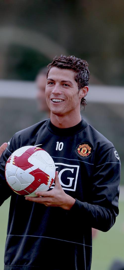 足球报：郑智接手西海岸帅位的可能性最大，但尚未最后敲定（足球报：郑智最有望出任西海岸主帅，最终决定尚未落定）