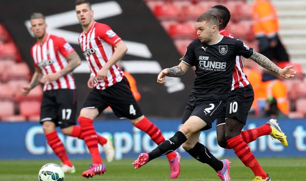 地上足球：偷溜诺坎普释放回归信号？解析梅西为何必重回巴萨（地上足球：梅西悄现诺坎普传回归风声？详析他为何终将重返巴萨）