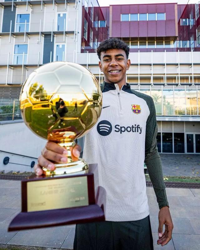 姆巴佩：能被拿来和C罗相提并论很自豪；想拿所有能拿的冠军（姆巴佩：与C罗齐名倍感荣幸，志在收尽所有冠军）