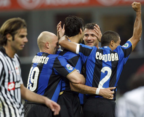 鲁媒：种种迹象表明，瓦科下赛季将继续代表泰山队征战（鲁媒：多方信号显示，瓦科下赛季仍将身披泰山战袍出战）