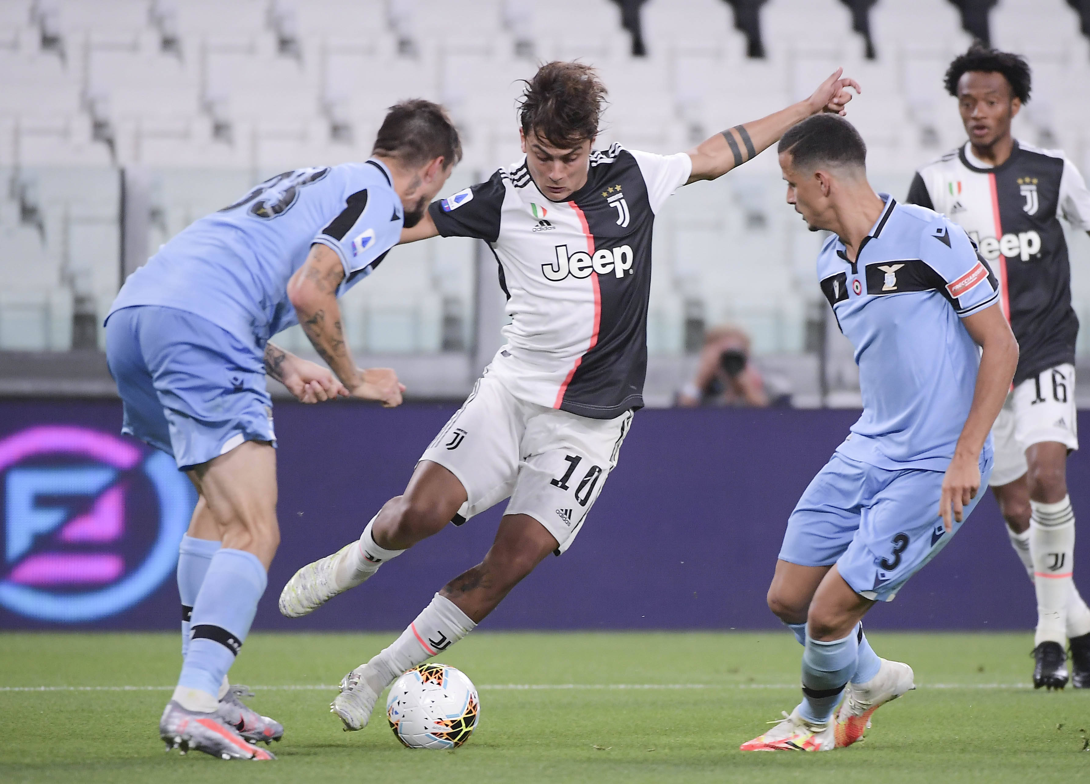 日职联战报：莱奥、知念庆破门，鹿岛鹿角2-1横滨FC（J联赛战报：莱奥、知念庆建功，鹿岛鹿角2-1力克横滨FC）