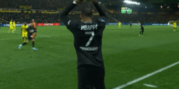 TA：齐尔克泽正处于职业生涯十字路口，未来三月对他至关重要（TA：齐尔克泽站在生涯转折点，接下来三个月或将决定他的前途）